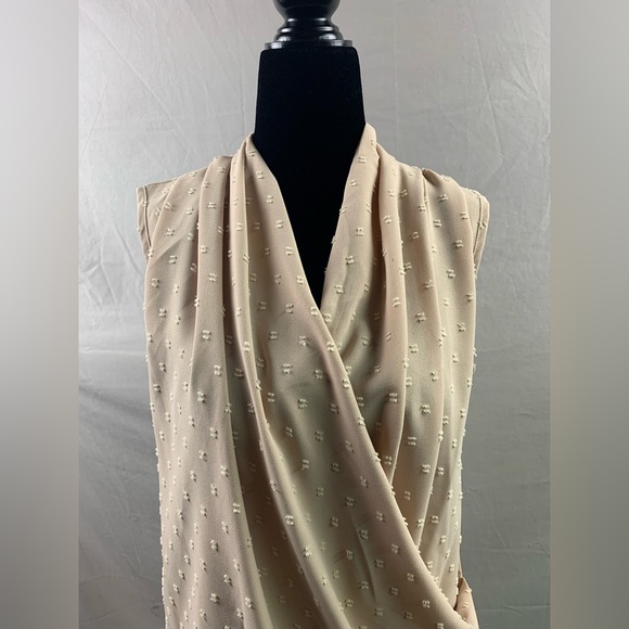 Swiss Dot Wrap Sleeveless Blouse - Picture 7 of 9